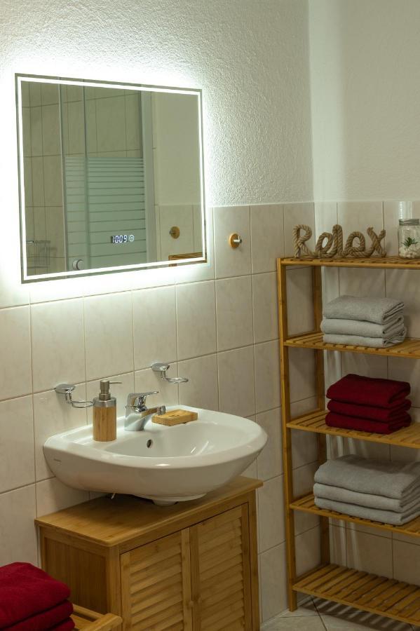 Ferienwohnung Fuchsbau Im Eg Des Ferienhauses Falkenhoehe Oberweißbach Buitenkant foto